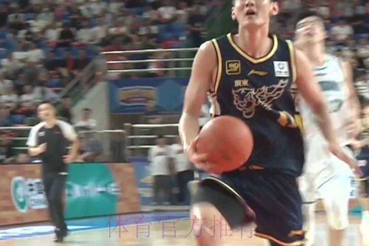 王洪泽全场出战17分钟,4中2得到4分5板4助攻 王洪泽全场出战17分钟,4中2得到4分5板4助攻